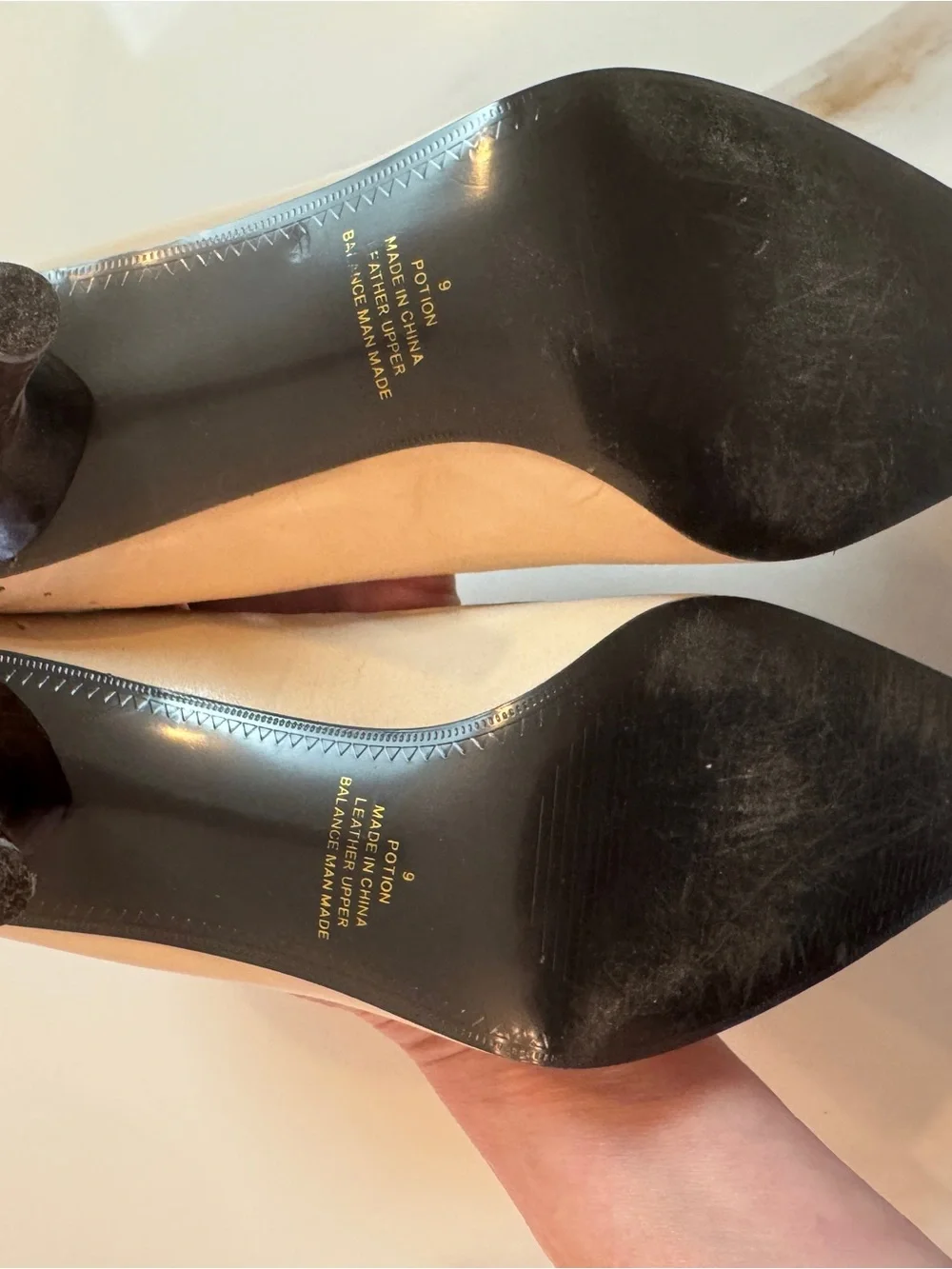 Carlos Santana Potion Ivory/Nude Leather Pointed Toe Pumps Heels Size 9